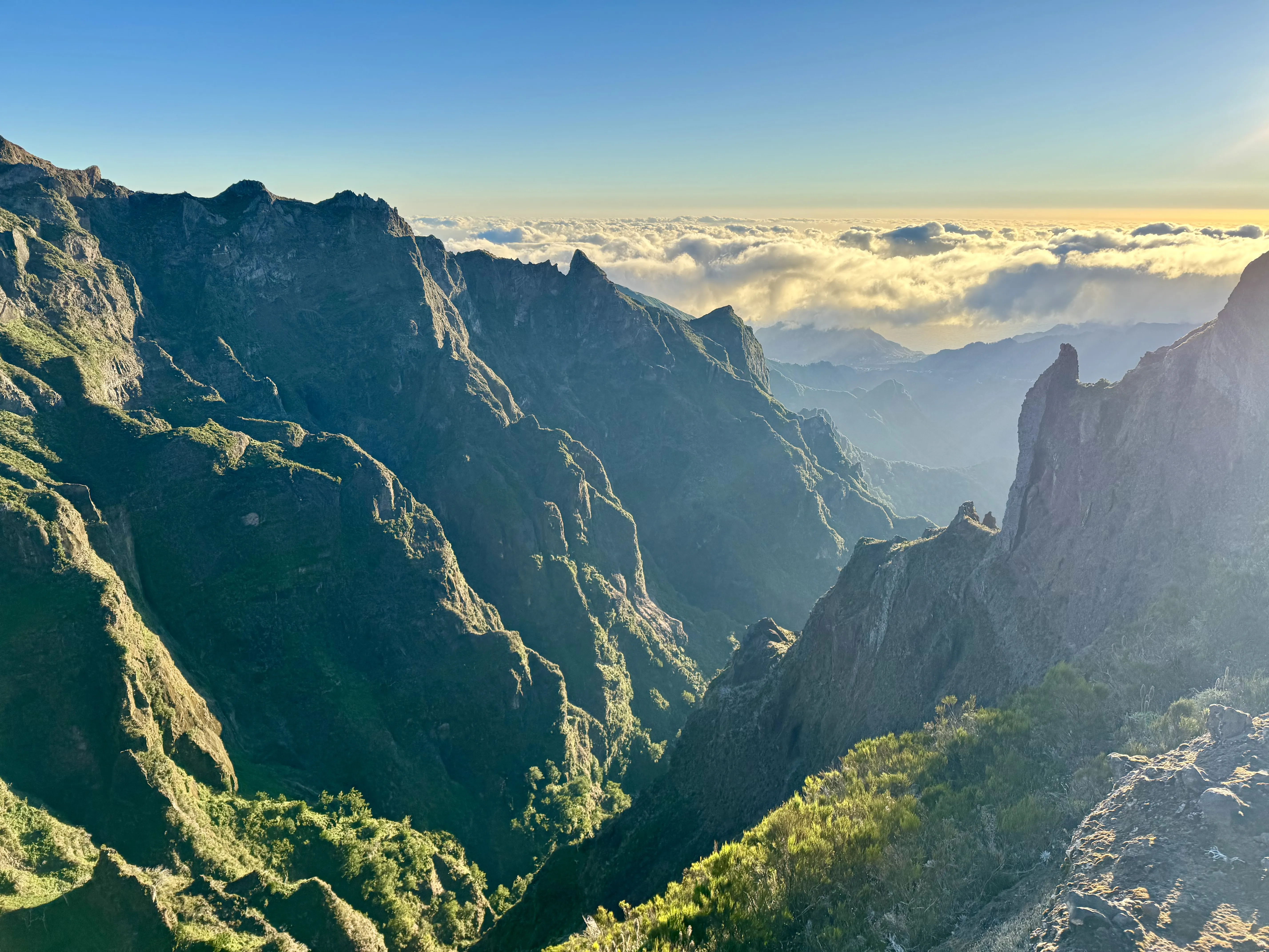 Pico do Areeiro to Pico Ruivo (PR1)
