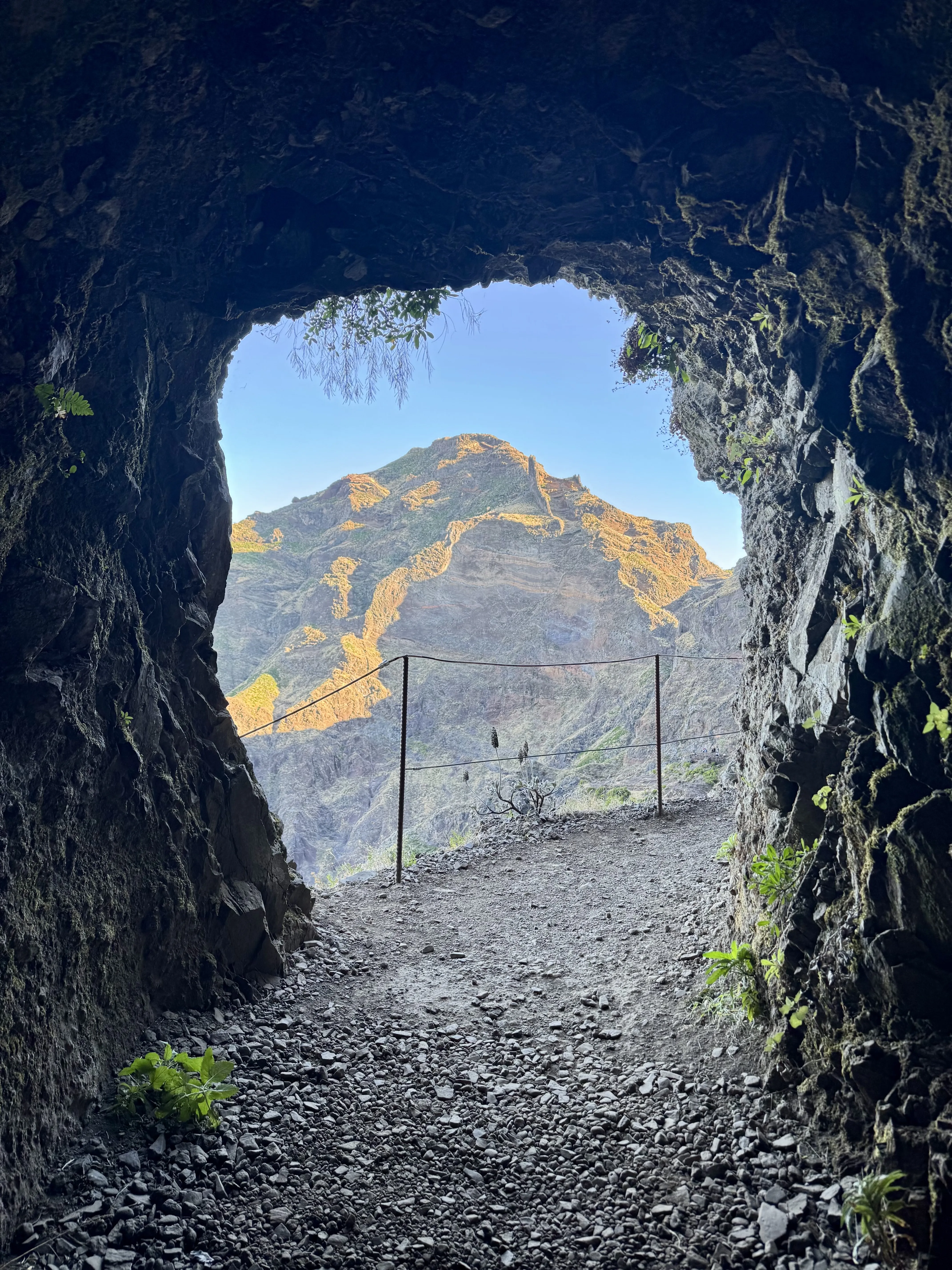 Pico do Areeiro to Pico Ruivo (PR1)